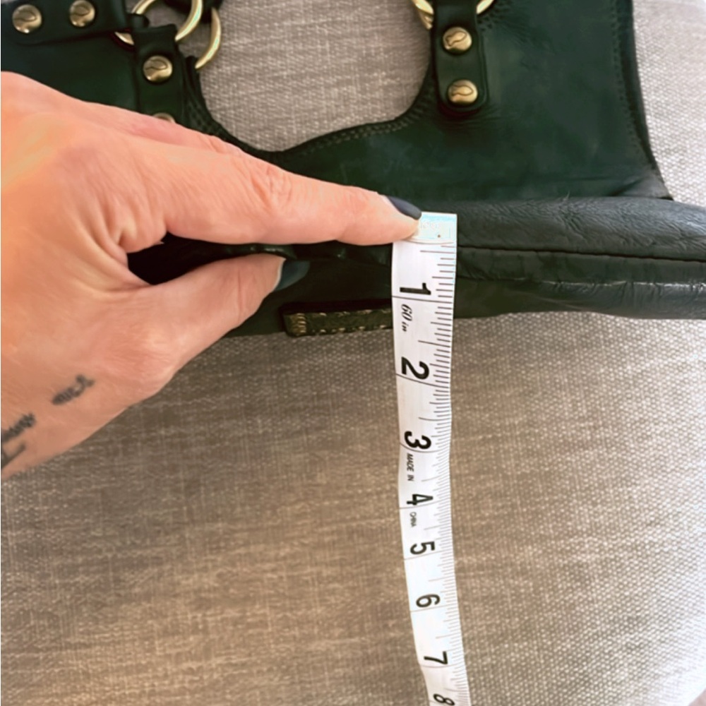 Campomaggi BottleGreen Mamoré Leather Handbag
Italian designed - Picture 6 of 11